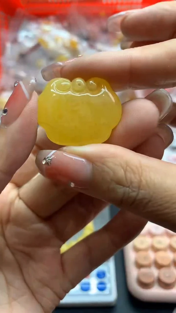 未镶嵌琥珀珠宝奇石439