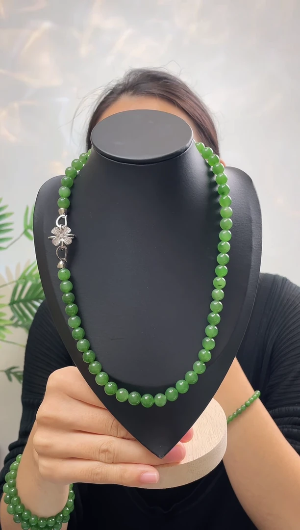 项链未镶嵌和田玉（碧玉）碧玉妈妈链 8±mm 微黑点