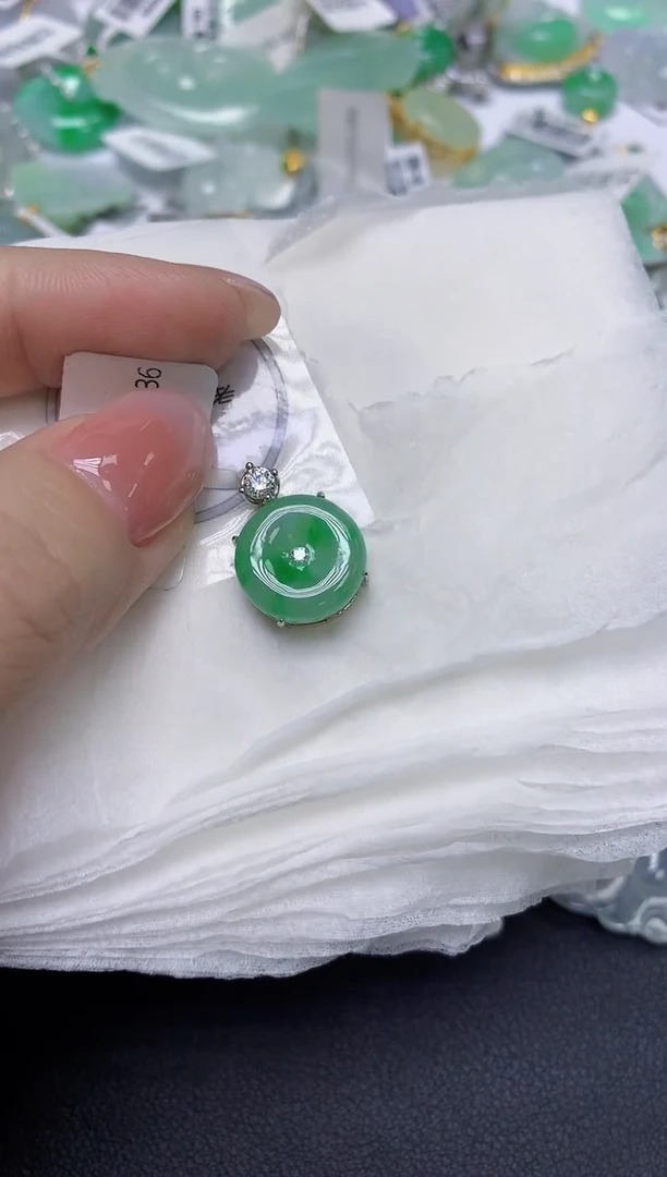 颈饰未镶嵌翡翠天然缅甸翡翠A货多样性发一件
