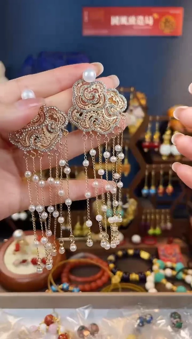 夏****儿，351号美人卷珠帘花丝镶嵌款耳钉