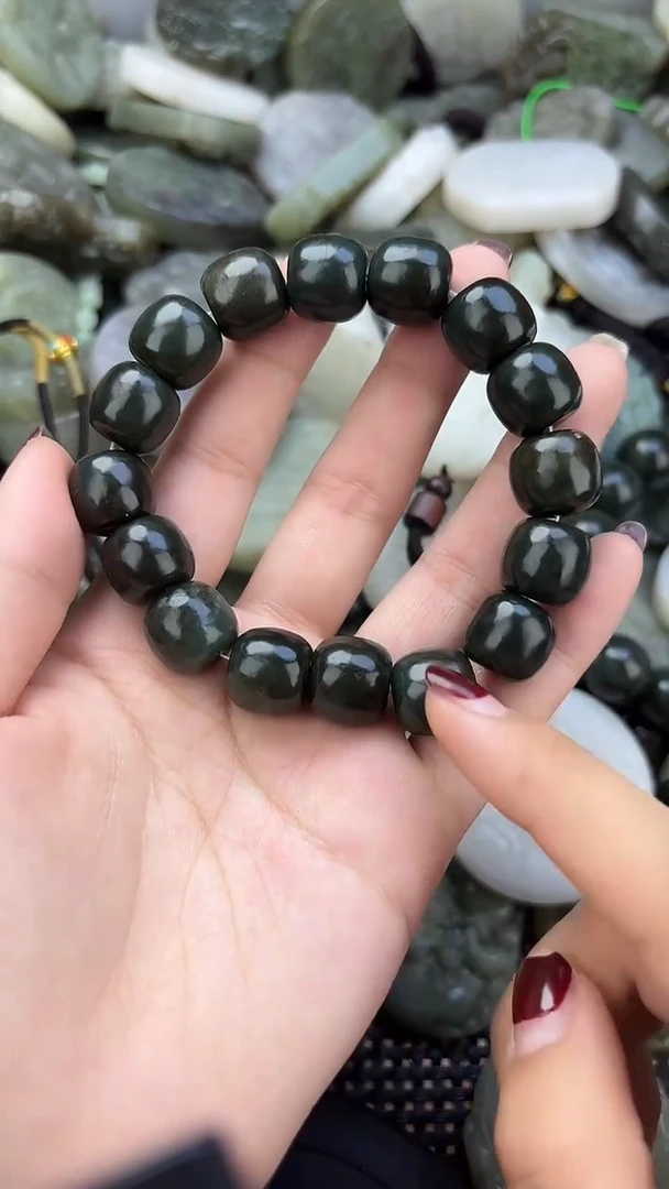 颈饰未镶嵌和田玉1