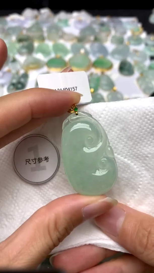 颈饰18K金镶嵌翡翠天然A货翡翠