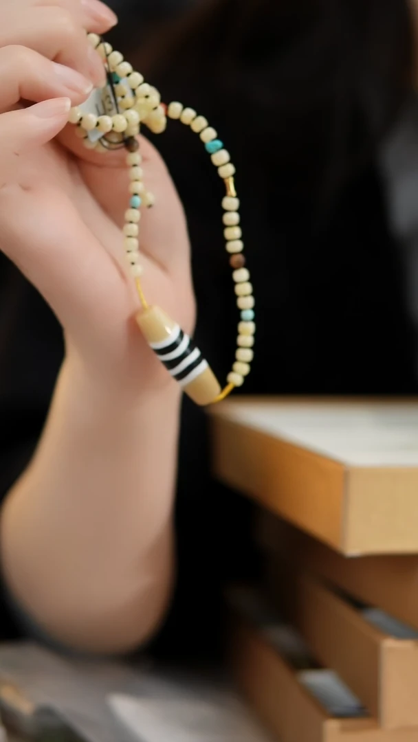 琥珀颈饰未镶嵌蜜蜡