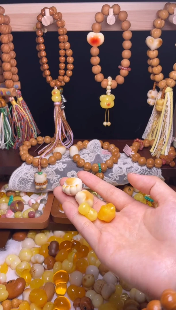 吊坠猴头核桃牛**_全品纯手工龙岩蜜心屁桃熊吊坠彩粉流苏