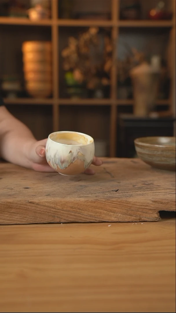 新品千里江山流釉系列的白棕色的蛋壳杯