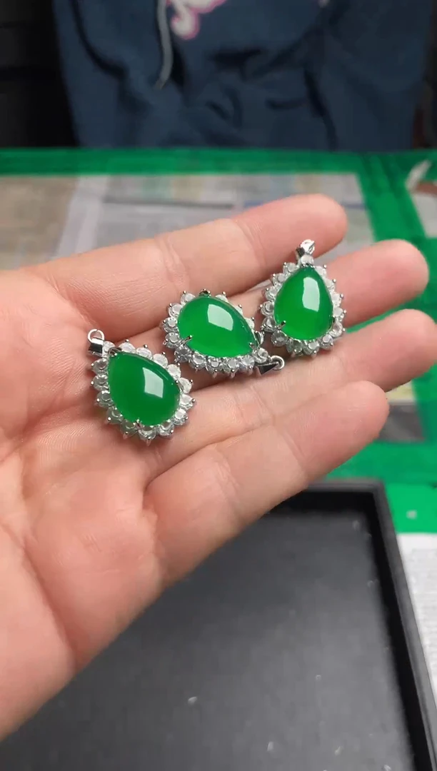 强子收货时尚吊坠L-18