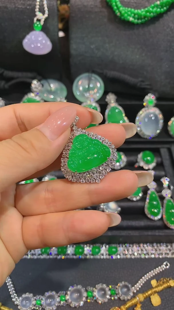 吊坠(不含链)18K金镶嵌翡翠吊坠