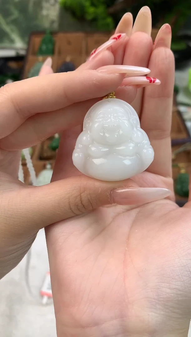 颈饰未镶嵌和田玉吊坠