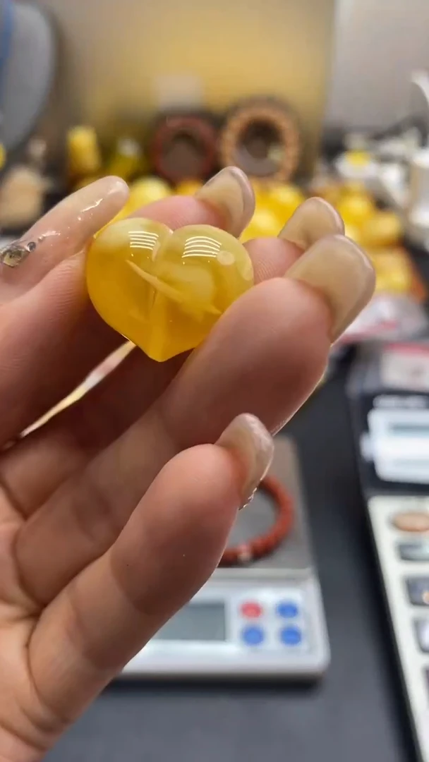 琥珀未镶嵌珠宝奇石2701