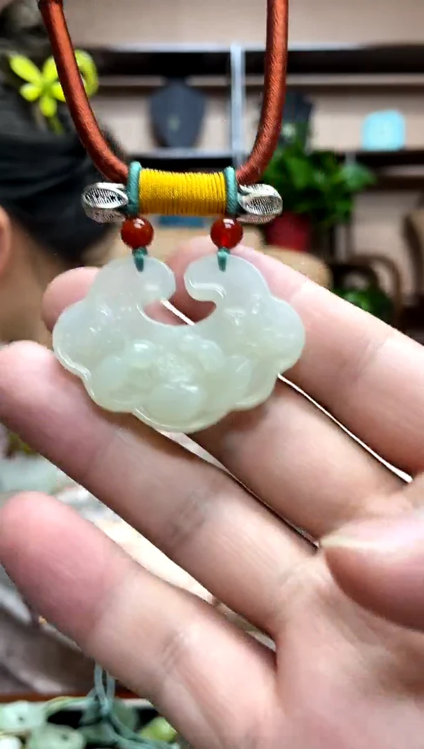 岫玉未镶嵌吊坠·