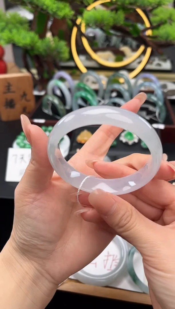 未镶嵌手镯翡翠手镯