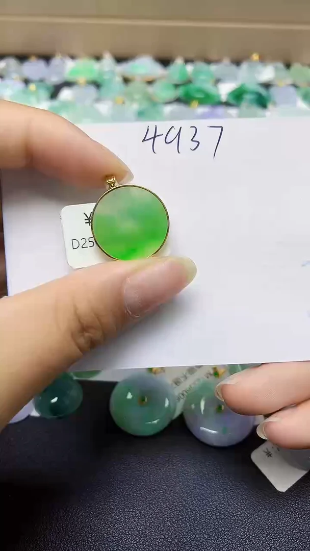 翡翠18K金镶嵌颈饰 天然缅甸翡翠A货