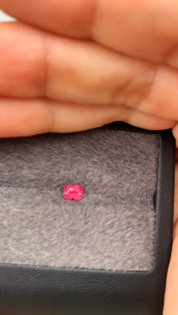 未镶嵌裸石定制尖晶石枕型 绝地 0.52ct