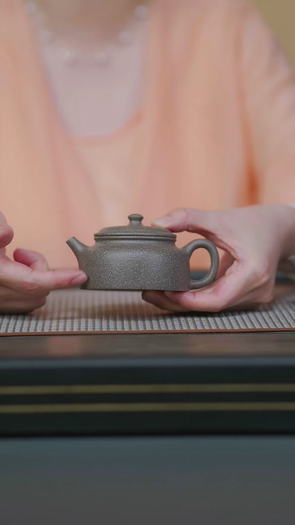 茶壶紫砂10-全手墨玉降坡素钟130cc