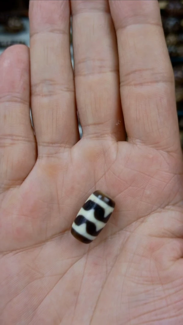 散珠玛瑙/玉髓鱼**?建成双虎牙