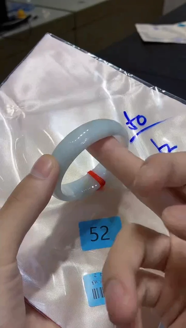 翡翠手镯未镶嵌翡翠手镯