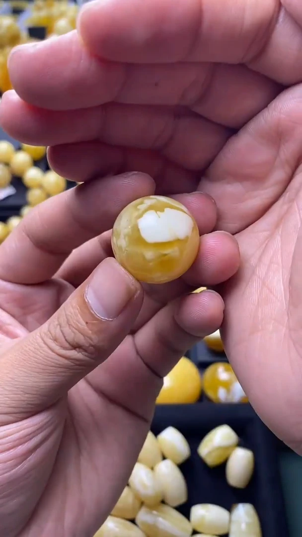 【闪购商品】琥珀裸石未镶嵌蜜蜡18