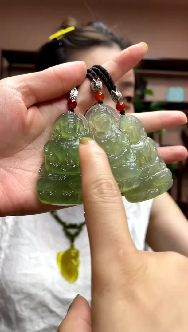 岫玉未镶嵌吊坠多样性发货发其中之一