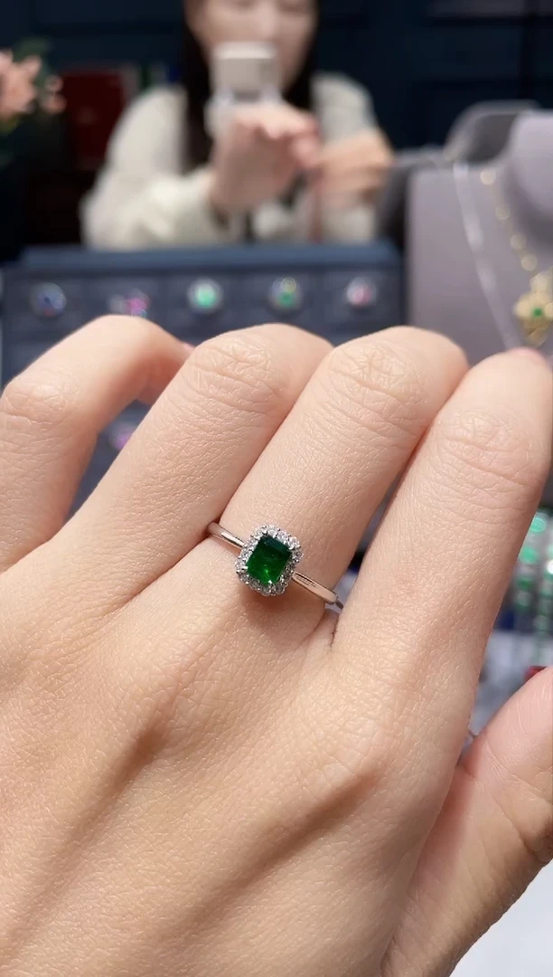 【闪购商品】祖母绿戒指18K金镶嵌0.53克拉 沃顿