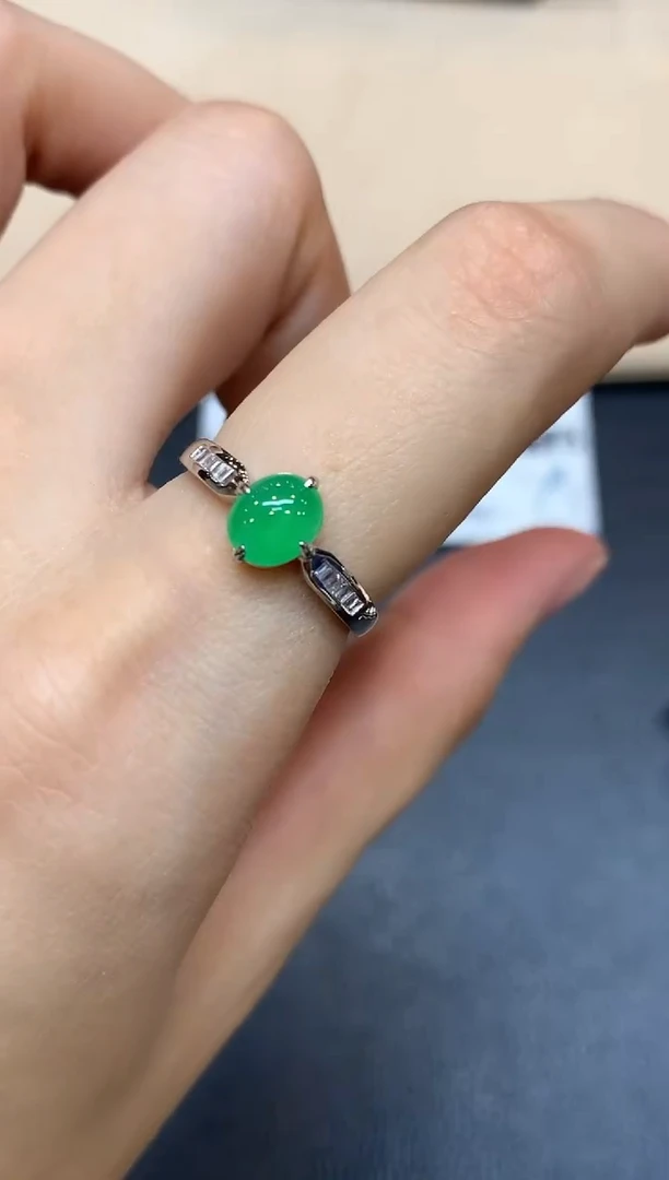 18K金镶嵌戒指翡翠蛋面【无服务费