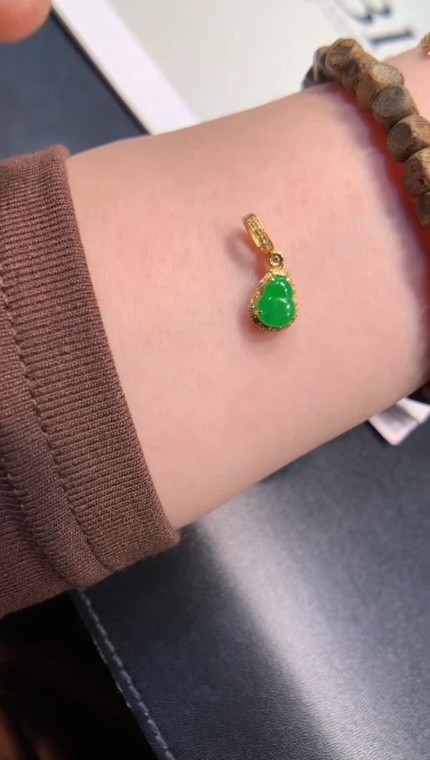 吊坠(不含链)18K金镶嵌翡翠葫芦