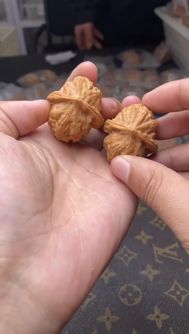 【闪购商品】文玩核桃把件A157号36尺梨木台