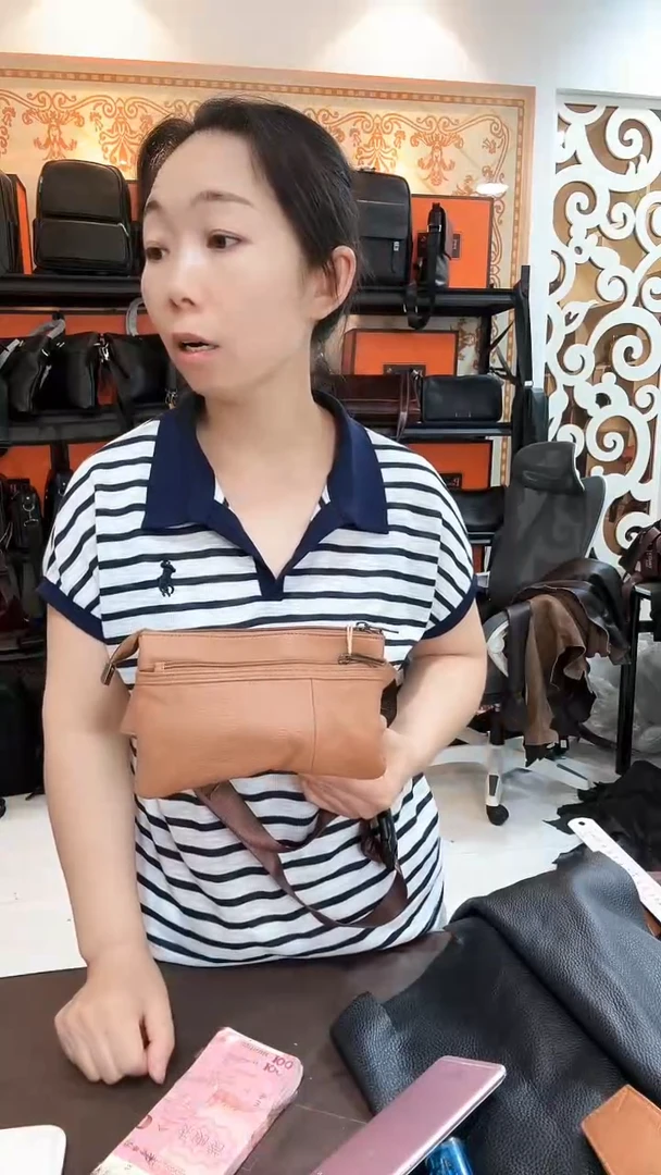 锦纶头层牛皮长21厘米高13厘米中福利腰包078#卡其色