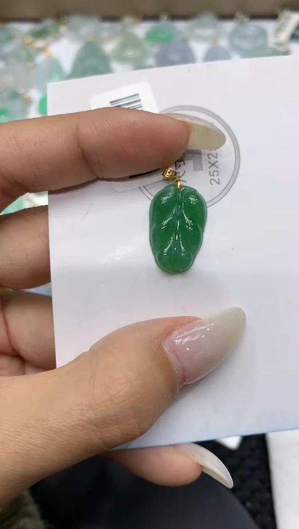 颈饰18K金镶嵌翡翠111111111111