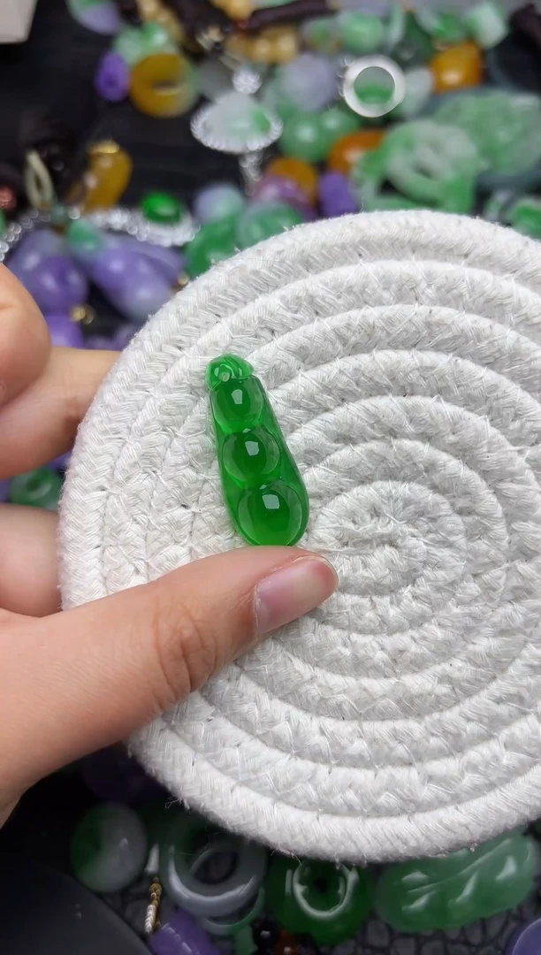 颈饰未镶嵌翡翠缅甸翡翠吊坠