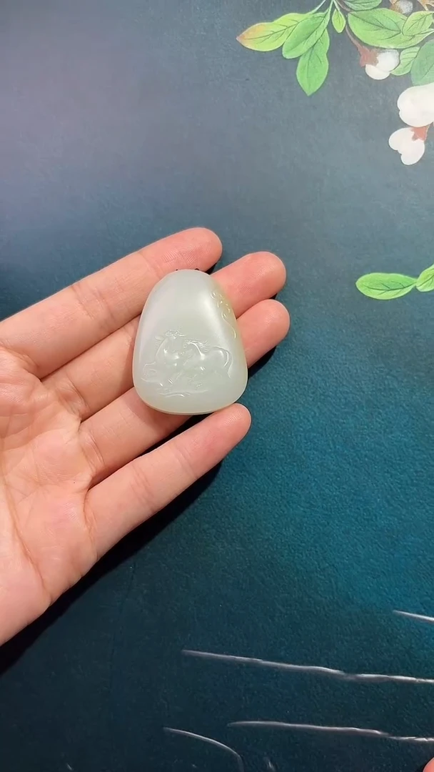 颈饰未镶嵌和田玉吊坠