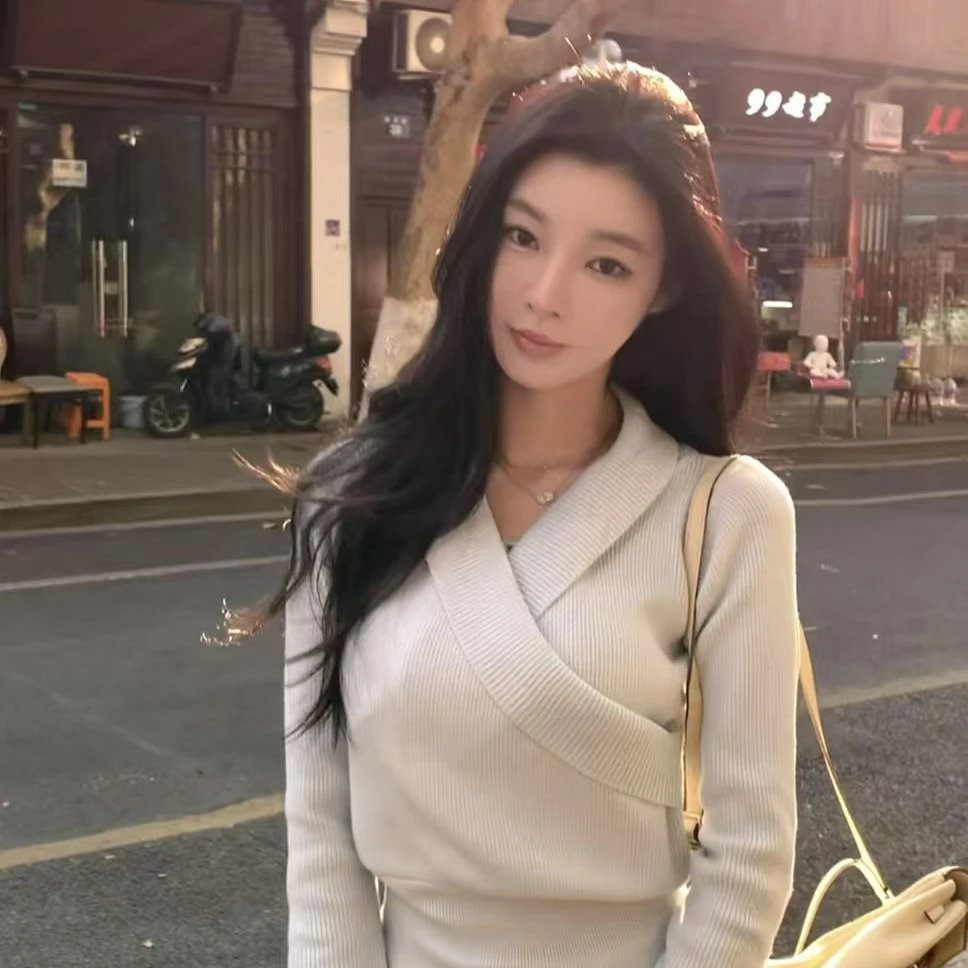 【徐徐啊】梦蓝幻笔-两穿清新款纯欲交叉v领挂脖露肩收腰针织上衣