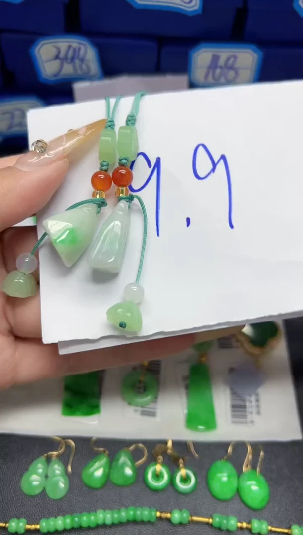【闪购商品】翡翠挂件未镶嵌Y缅料A货/多样性发货/一件