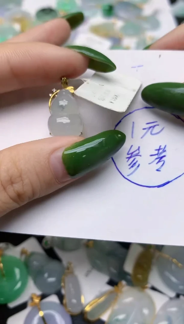 翡翠18K金镶嵌颈饰天然缅甸A货翡翠