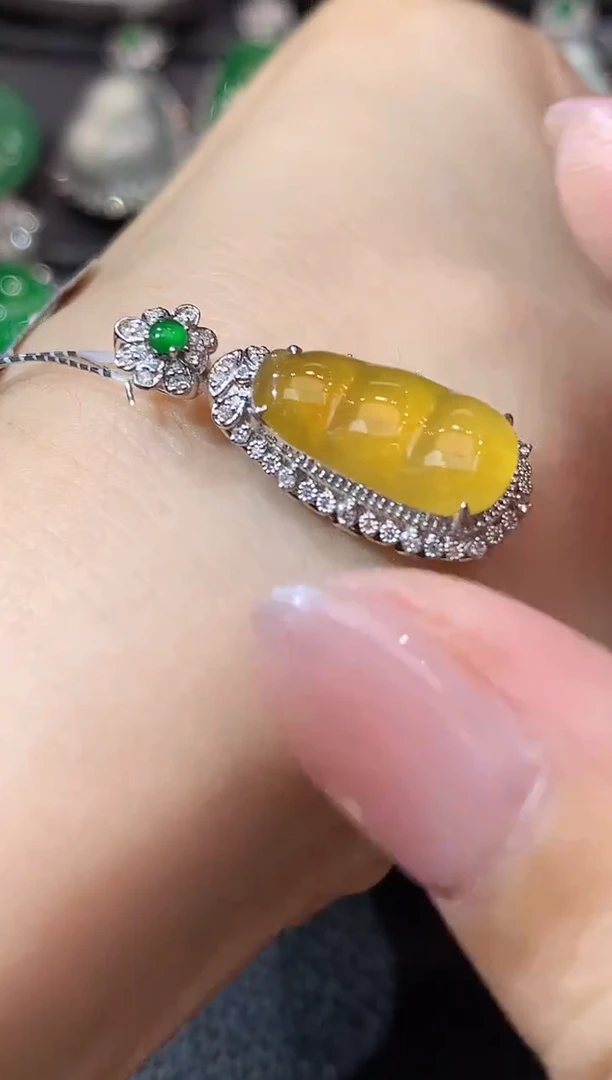 吊坠(不含链)18K金镶嵌翡翠C18