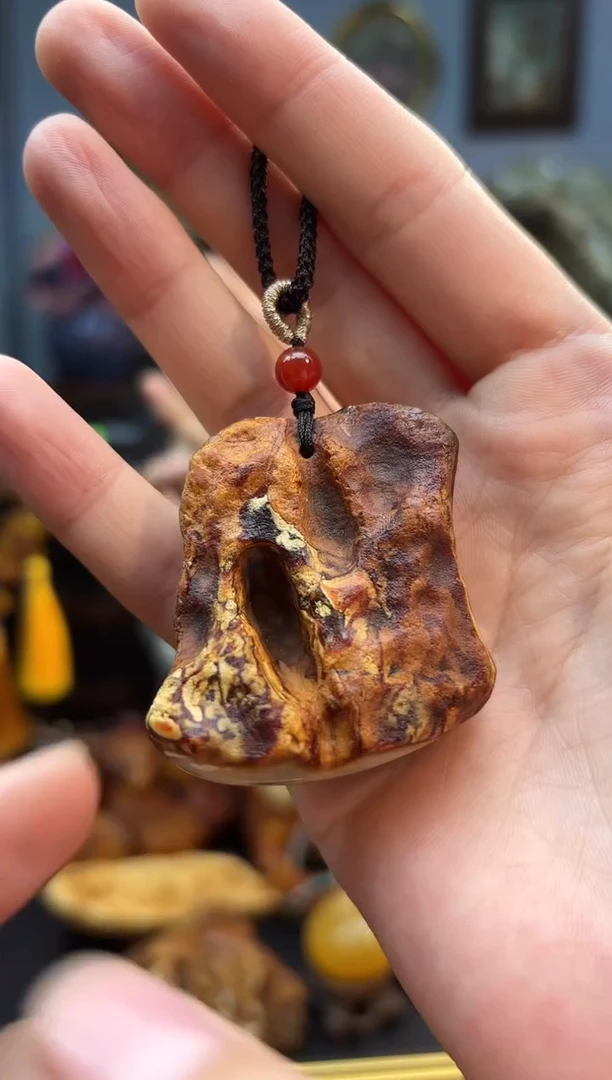 琥珀颈饰未镶嵌吊坠