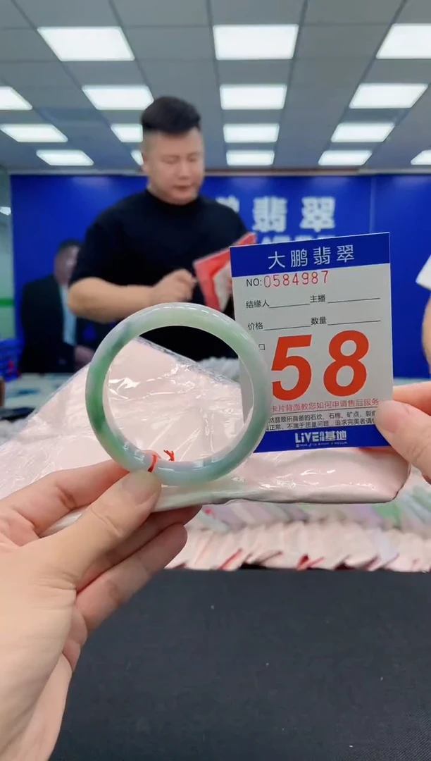 翡翠手镯未镶嵌AAAAAAAAA