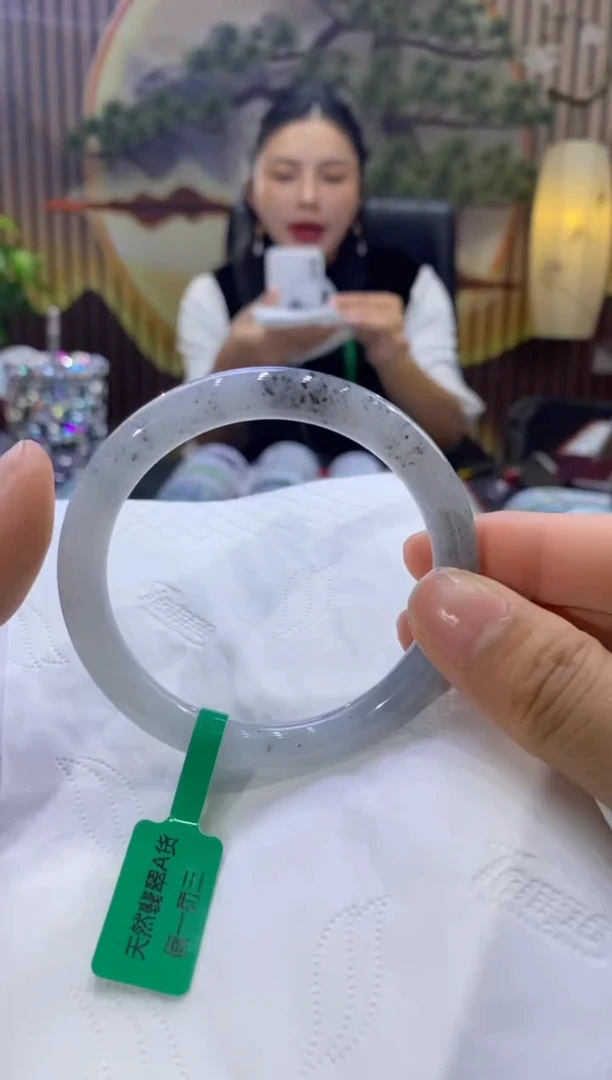 【闪购商品】翡翠手镯未镶嵌多人08665