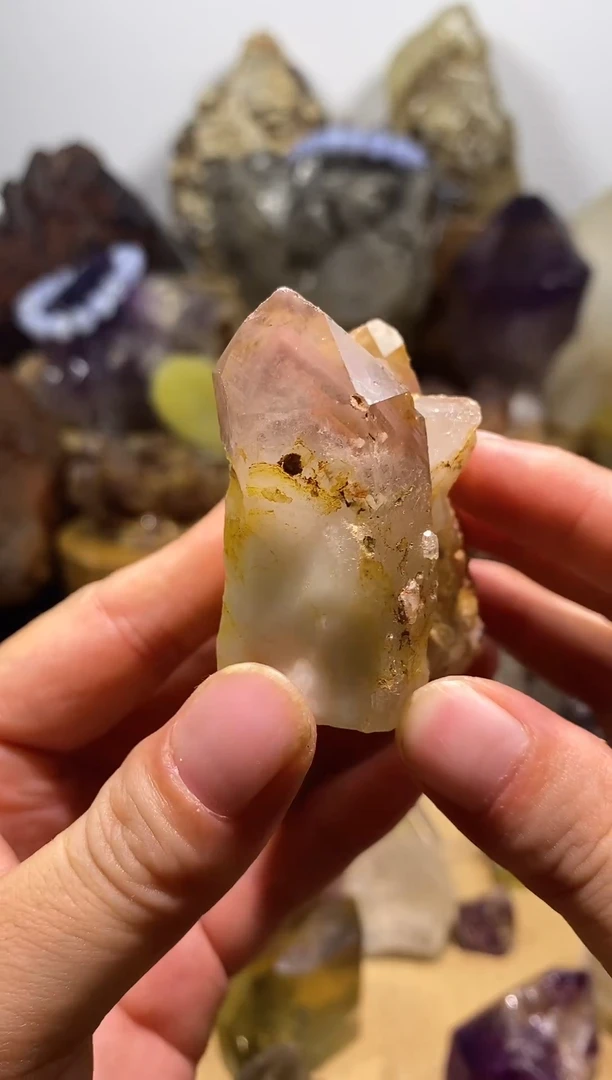 18未镶嵌水晶南非红皮水晶带隐山