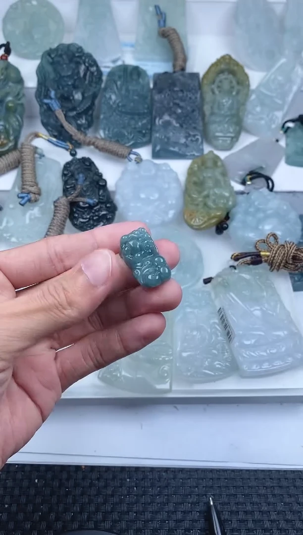 【闪购商品】翡翠颈饰未镶嵌         424