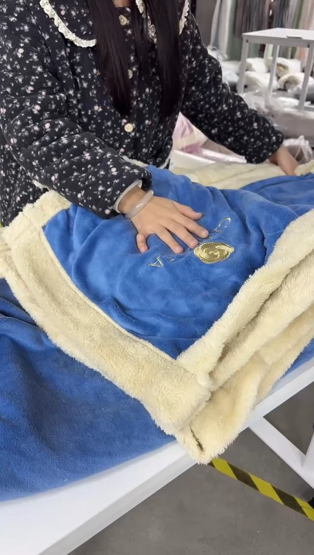 氨纶2米宽花边绒四件套小香风蓝色