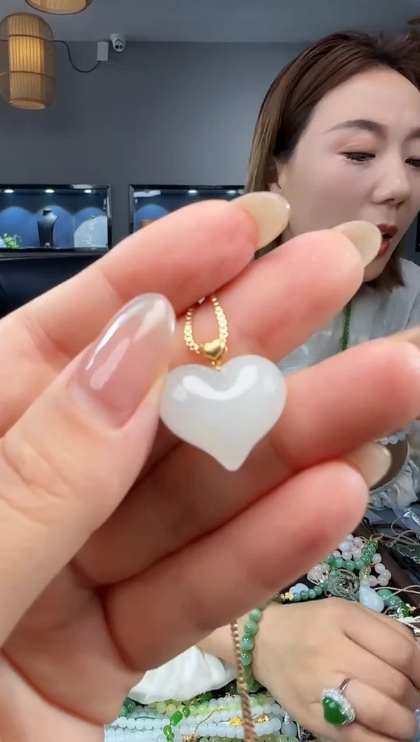 和田玉18K金镶嵌吊坠(不含链)1