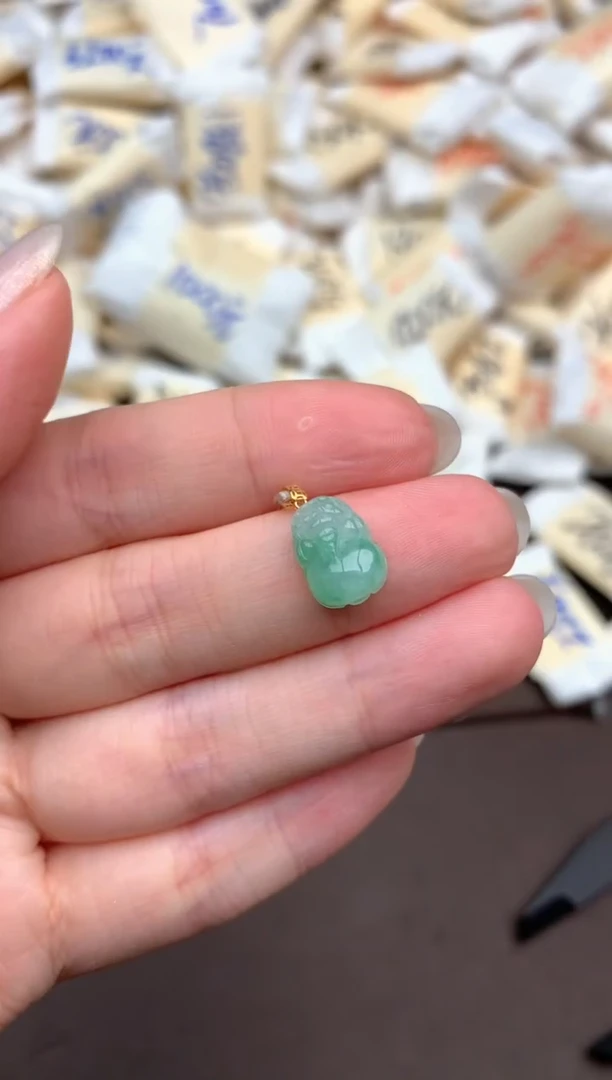 18K金镶嵌挂件翡翠—