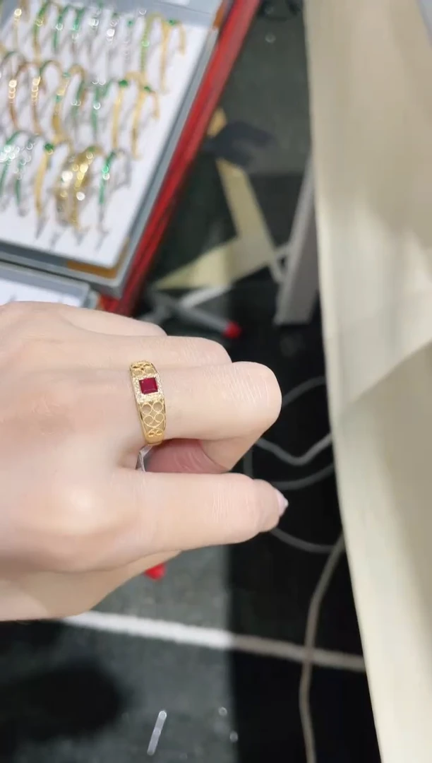 18K金镶嵌戒指红宝石戒指