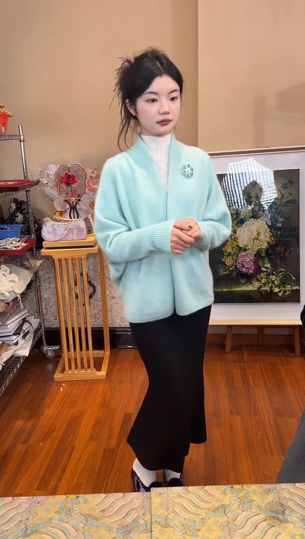 刺绣檀***火均码蓝色毛衣