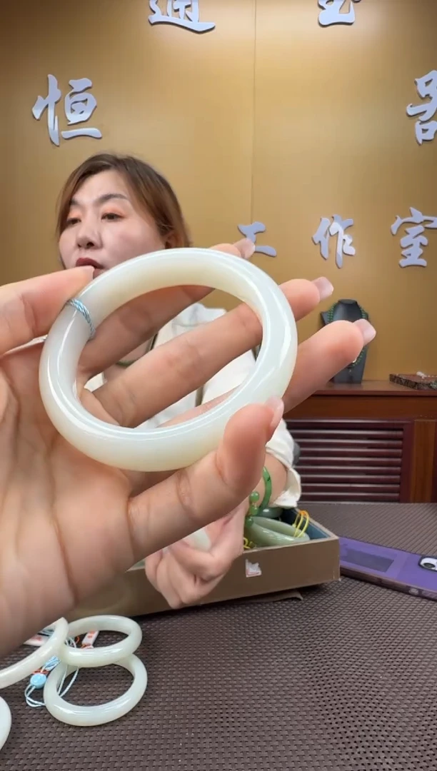 颈饰未镶嵌和田玉手镯56