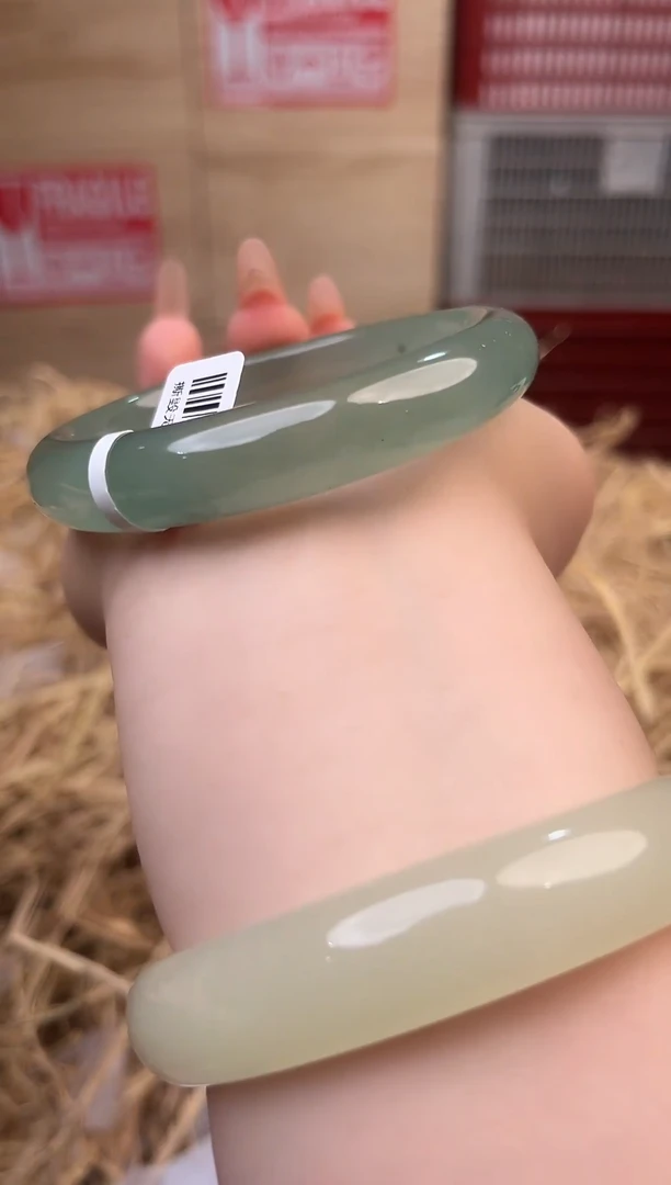 未镶嵌手镯石英质玉编号D-7339