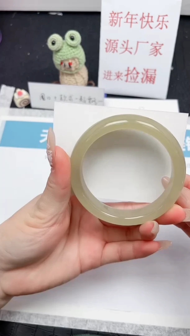 【闪购商品】石英质玉手镯未镶嵌105-60.2