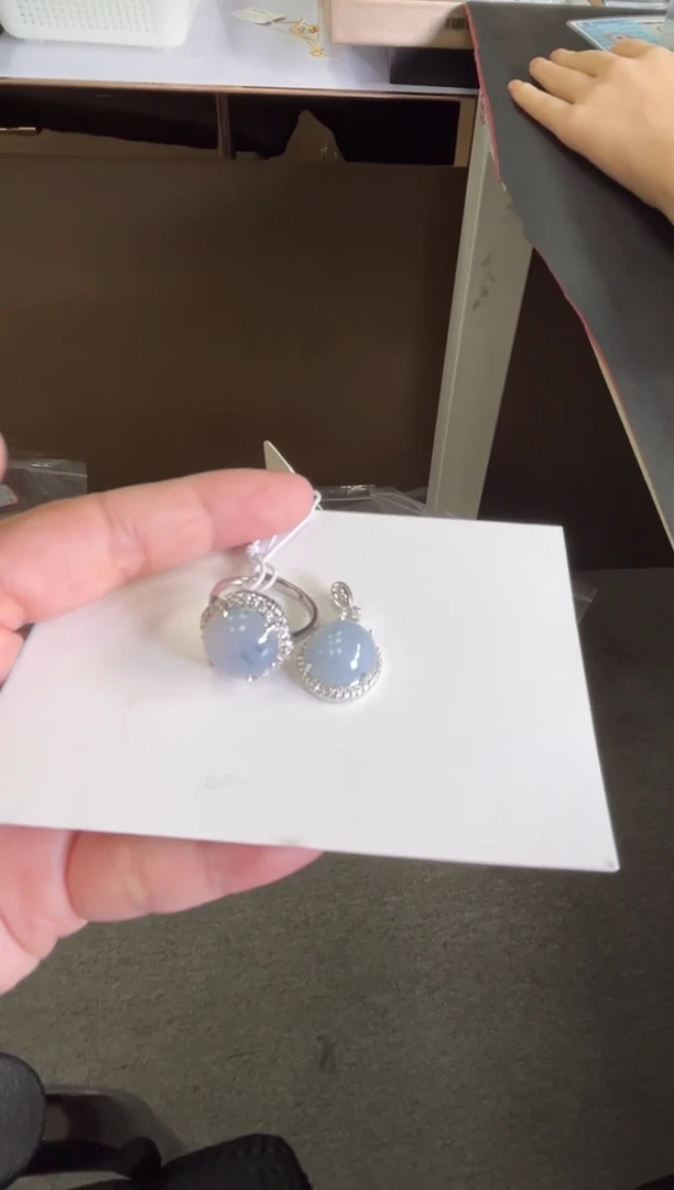 颈饰未镶嵌翡翠天然缅甸翡翠手镯买断不退换