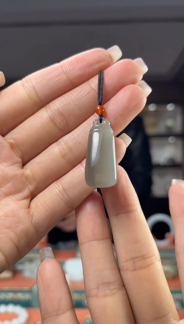 颈饰未镶嵌和田玉1包容