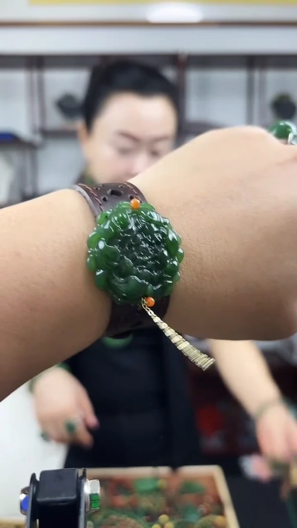 颈饰未镶嵌和田玉手牌